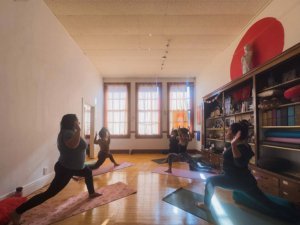 directory-gallery-datura-yoga-02-300×225-1.jpg